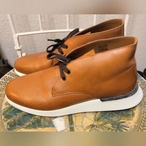 Wolf and Shepherd Derby Crossover Sneakers. Men's 9. Honey Brown. Mint.